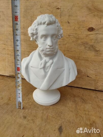 Фарфоровый Бюст Пушкин лфз Бисквитный