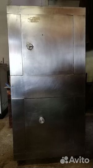 Металлический сейф