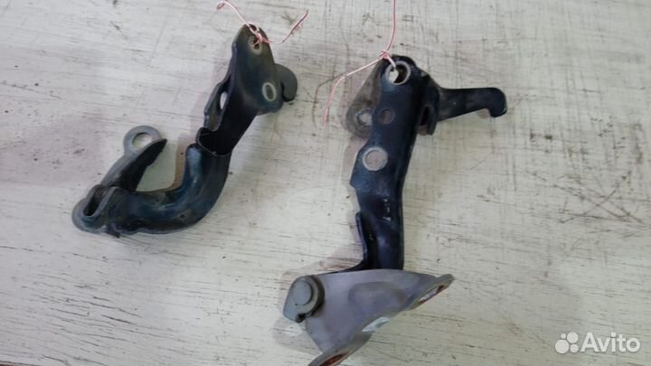 Петля капота Тойота Карина Е 190