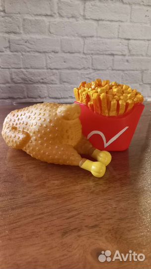 Курица,картошка фри,резиновая еда