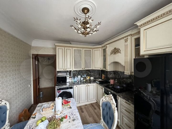 4-к. квартира, 90 м², 7/10 эт.