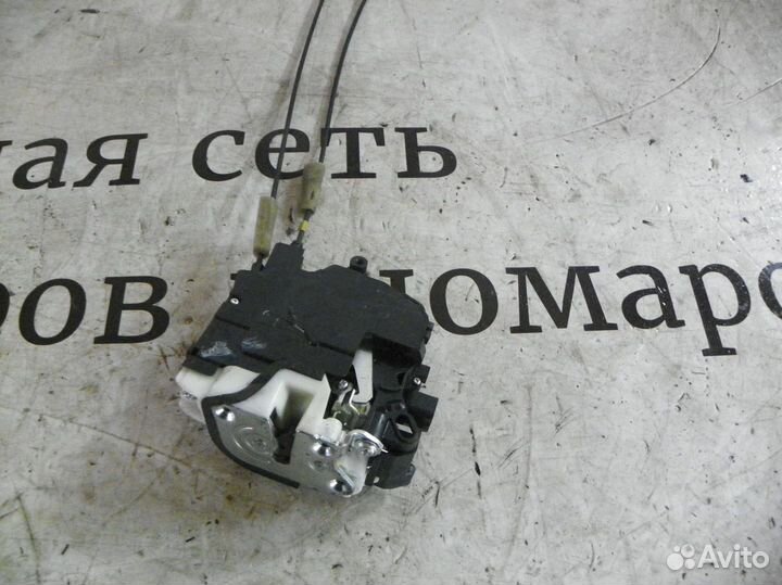 Замок двери передней левой Mitsubishi Outlander