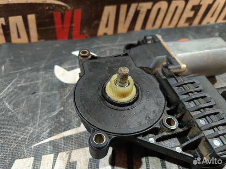 Моторчик стеклоподъемника передний правый Ford