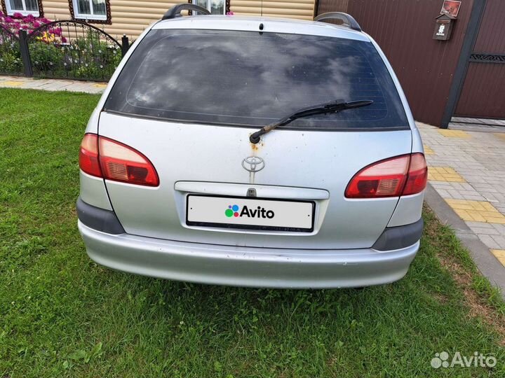 Toyota Avensis, 2002