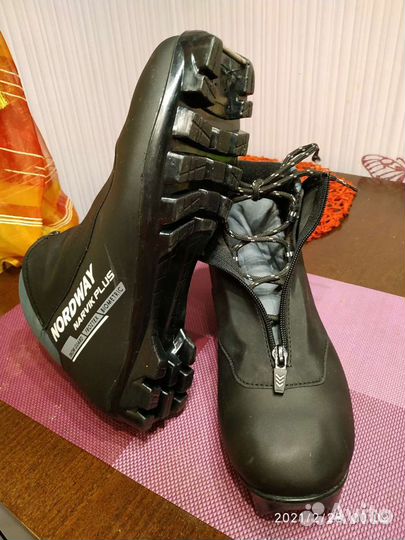 Лыжные ботинки