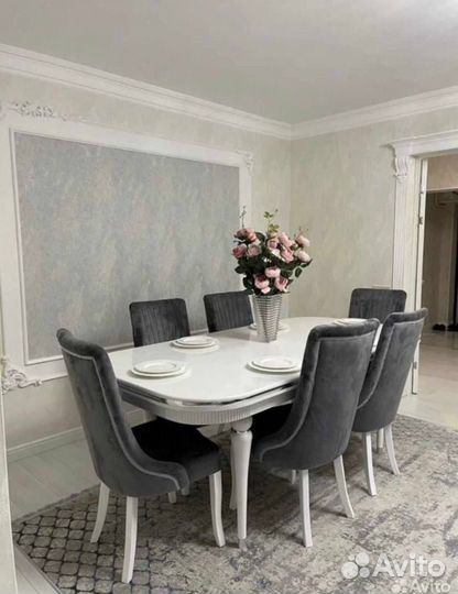 Стол и стулья