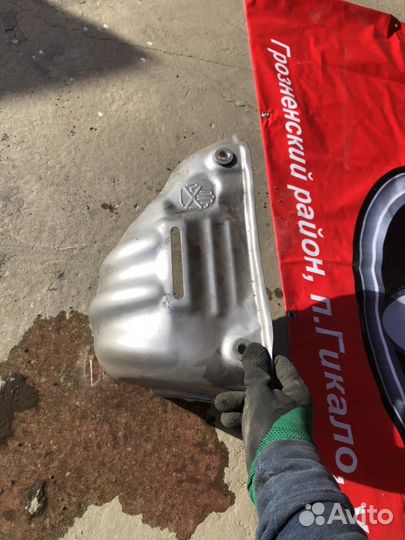 Крышка катализатора Toyota Camry c55