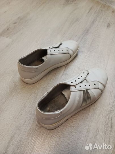 Кеды натуральная кожа 37 размер. Белые