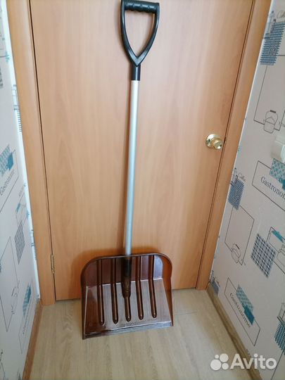 Лопата для уборки снега