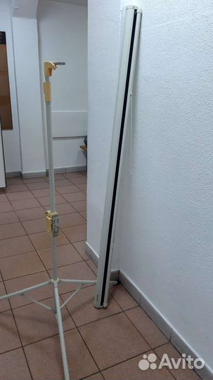 Экран для проектора рулонный