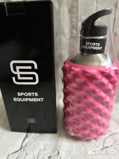 Спортивная бутылка для воды с массажным роллером