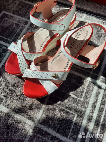 Продам Босоножки женские 39 размер