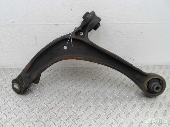 Рычаг передний правый нижний Honda Odyssey 4