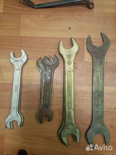 Молотки, ключи, зубило и другой инструмент