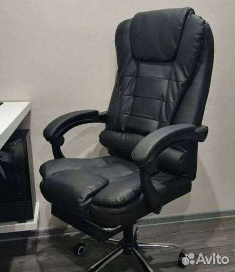 Офсиное кресло руководителя
