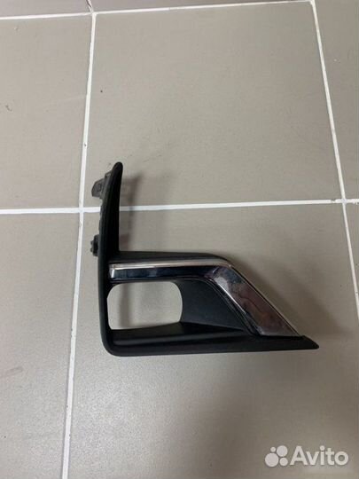 Рамка противотуманной фары левая Toyota Land