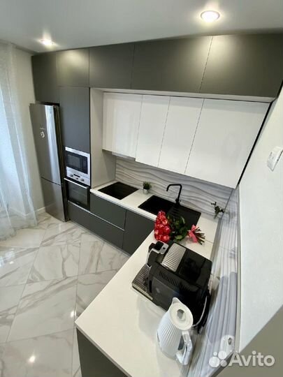 Кухня на заказ с доводчиками