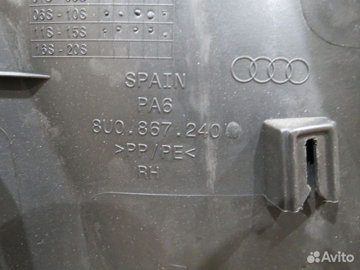 Обшивка стойки средняя правая Audi Q3