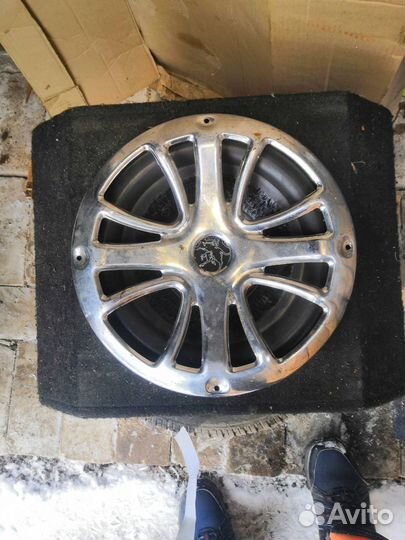 Продам 2 усилителя 2кан и 4кан и 3 Саба цену в лс