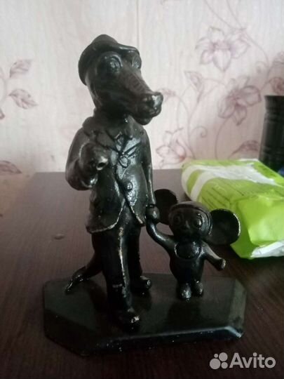 Гена и чебурашка статуэтка. Похоже на Касли