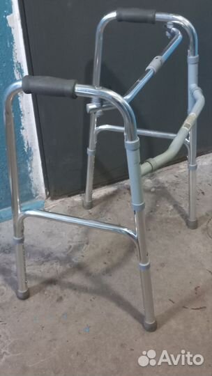 Ходунки для взрослых шагающие