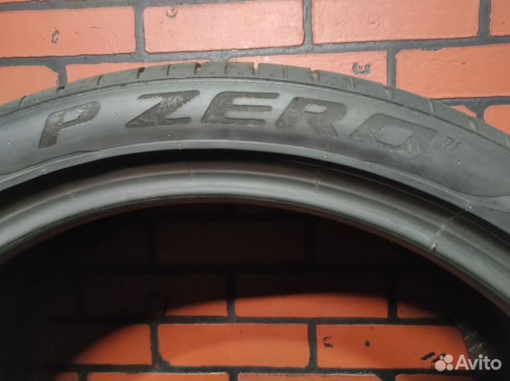 Pirelli P Zero PZ4 275/35 R21 103Y