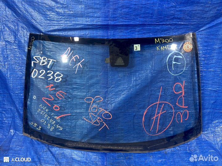 Лобовое стекло на toyota passo M700A 1krfe