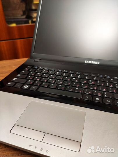 17 большой,10гб оперативы,SSD, шустрый, GeForce,i3