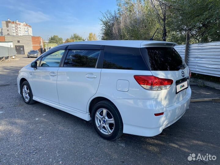 Toyota Wish 1.8 CVT, 2010, 111 248 км