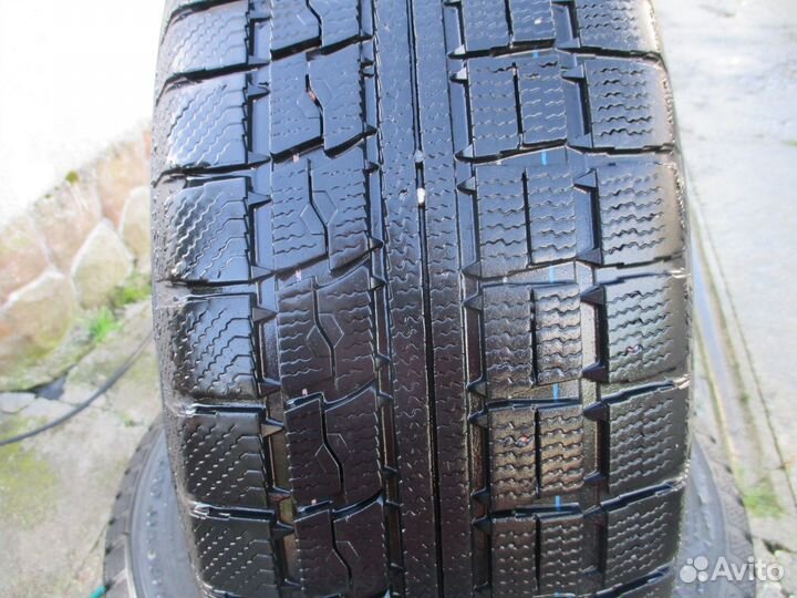 Nitto Invo 235/60 R17