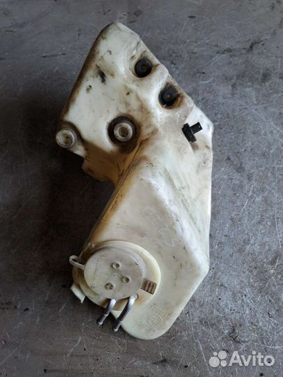 Бачок омывателя на Mercedes w220