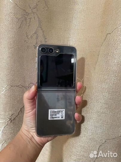 Samsung Galaxy Z Flip5, 8/256 ГБ