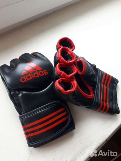 Перчатки для кикбоксинга