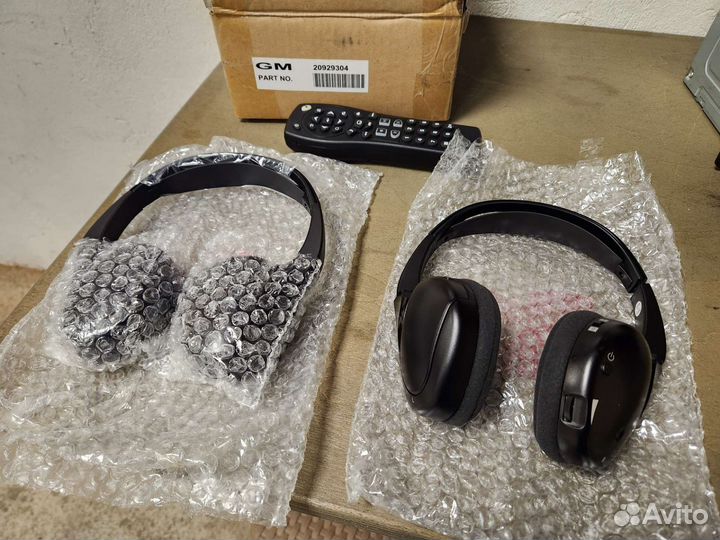 Беспроводные наушники и пульт General Motors