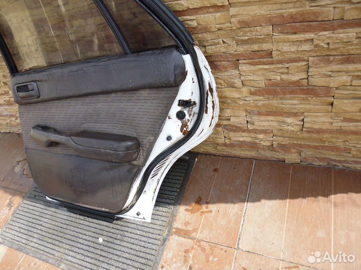 Тойота Карина 190 дверь задняя правая 1992-1998
