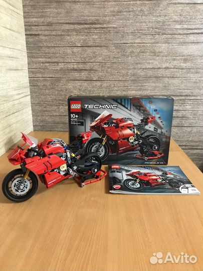 Lego Technic Ducati Panigale V4 R