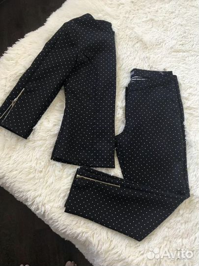 1) Костюм брючный Kosmika(40-42) 2 ) Костюм с юбко