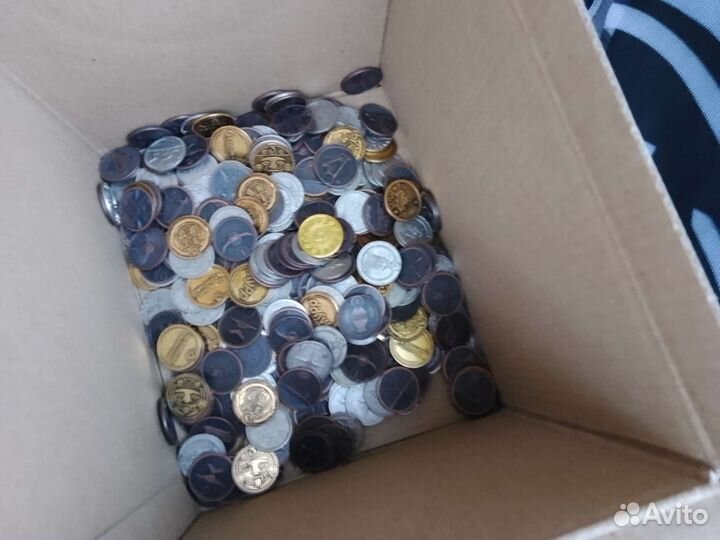Продам монеты пятёрочка