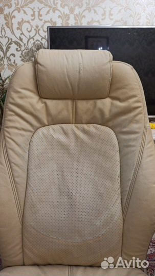 Офисное кожаное кресло