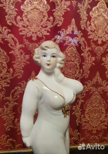 Статуэтки фарфоровые