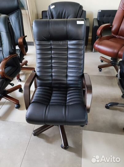 Офисное кресло