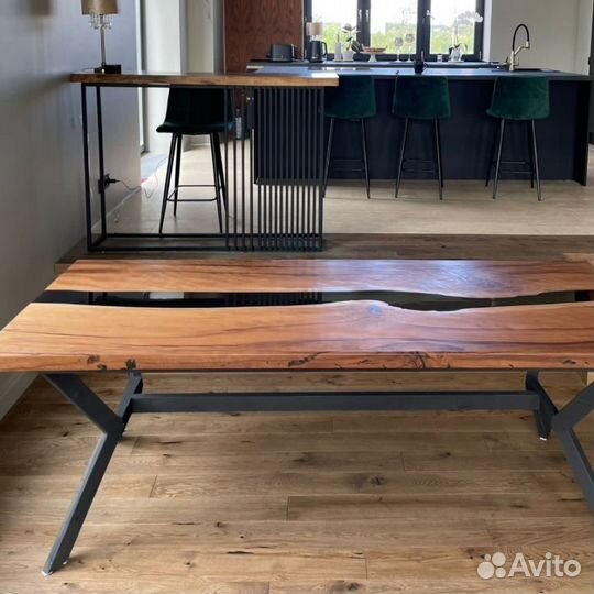 Стол из эпоксидной смолы