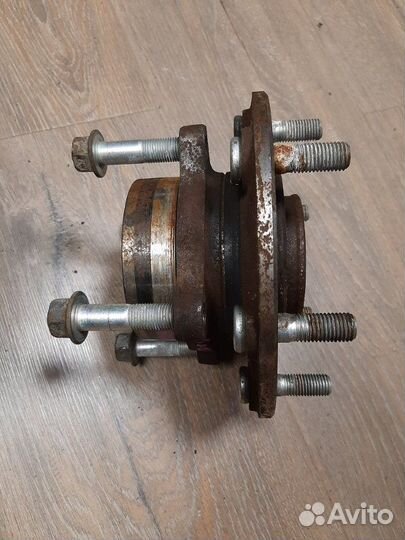 Ступица передняя Mitsubishi Pajero 4 3.2D 2007