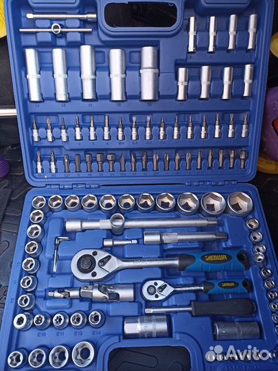Набор инструментов для авто в чемодане новые