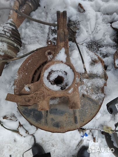 Передний левый поворотный кулак Kia Ceed 1 ED