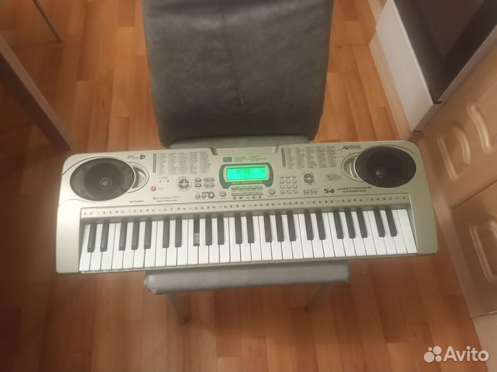 Небольшой детский синтезатор