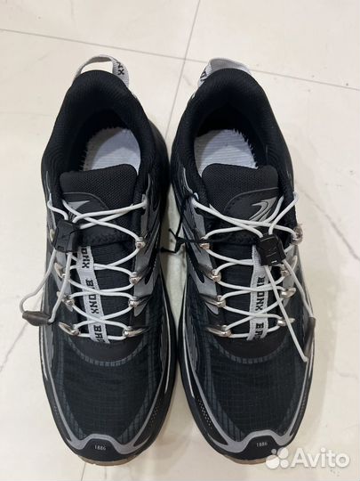 Кроссовки женские