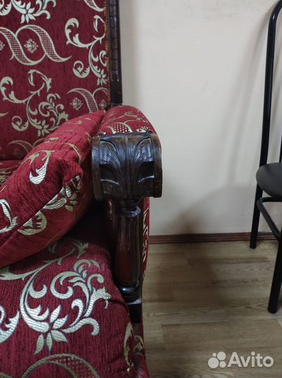 Старинный диван