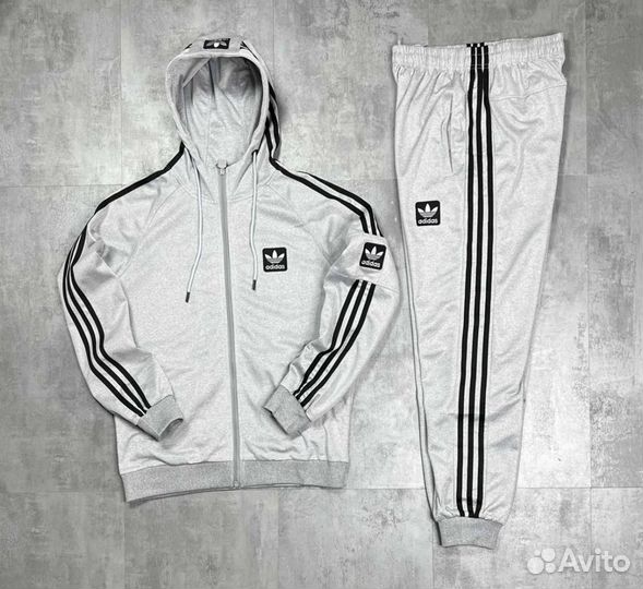 Спортивный костюм adidas