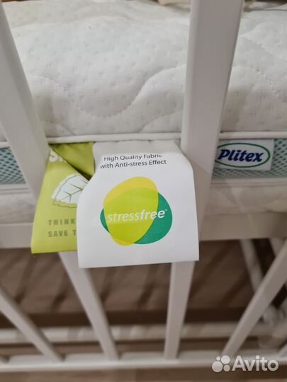 Детская кроватка с маятником